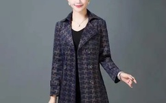 在床上男脱女人的内衣